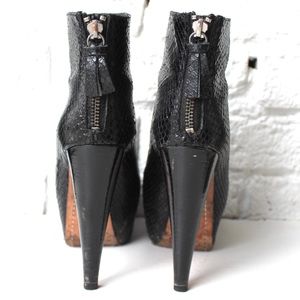 Alice + Olivia Shoes - Alice + Olivia Snakeskin Ankle Boots Alice + Olivia Shoes - Alice + Olivia Snakeskin Ankle Boots